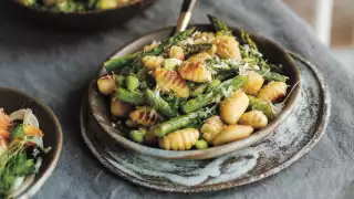 Family: New Vegetarian Comfort Food to Nourish Every Day by Hetty McKinnon
