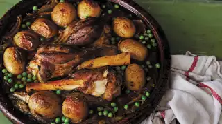 Feast: Food of the Islamic world by Anissa Helou