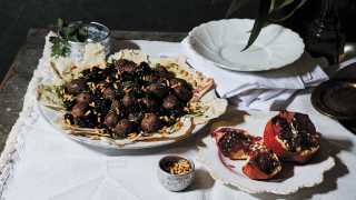 Feast: Food of the Islamic world by Anissa Helou
