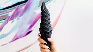 The best ice cream in Toronto | IHalo Krunch's signature coconut and charcoal ice cream