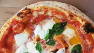 An authentic margherita pizza at La Fontana, one of the best Elora restaurants
