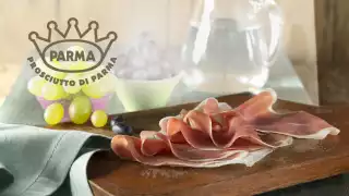 Prosciutto di Parma with white wine and grapes