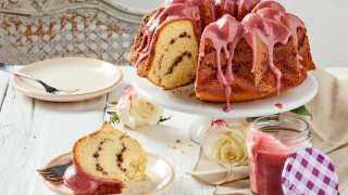 Raspberry bunt cake with Bonne Maman INTENSE Fruit Spreads