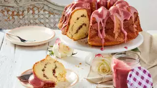 Raspberry bunt cake with Bonne Maman INTENSE Fruit Spreads