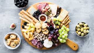 How to make the perfect holiday charcuterie board | Flat lay of charcuterie board with meat, cheese and garnishes