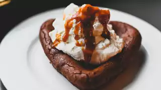 Valentine's Day 2021 | Romantic Food and drink delivery ideas | Chocolate cake from Maple Leaf Tavern