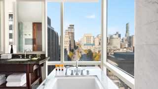 Shangri-La Toronto | The view from the tub
