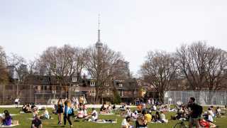 Things to do in Toronto this April 2021 | People sitting in Trinity Bellwoods Park
