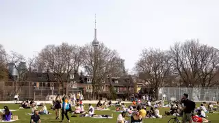 Things to do in Toronto this April 2021 | People sitting in Trinity Bellwoods Park