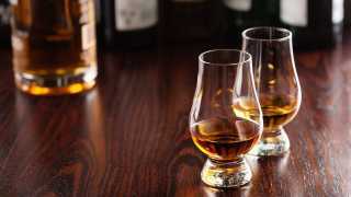 5 of the best whisky gifts at LCBO | Two glasses of whisky