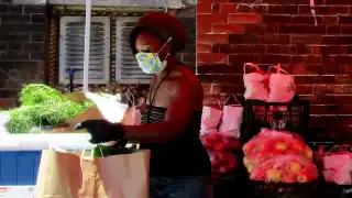 The freshest farmers’ markets in Toronto | Bagging up groceries at the Dufferin Grove Farmers’ Market