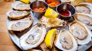 How to eat oysters | A plate of oysters at Oyster Boy in Toronto