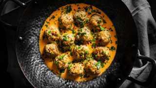 Quick dinner ideas | Red Curry Turkey Meatballs with Thai Peanut Sauce