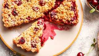 Cherry Lane Farms' juicy cherry pie recipe with sugar crumb topping