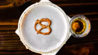 Christmas cocktails | The Salted Chocolate Peanut Butter Pretzel