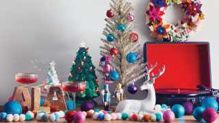 Foodie gift ideas | Colourful Christmas decorations on the mantle
