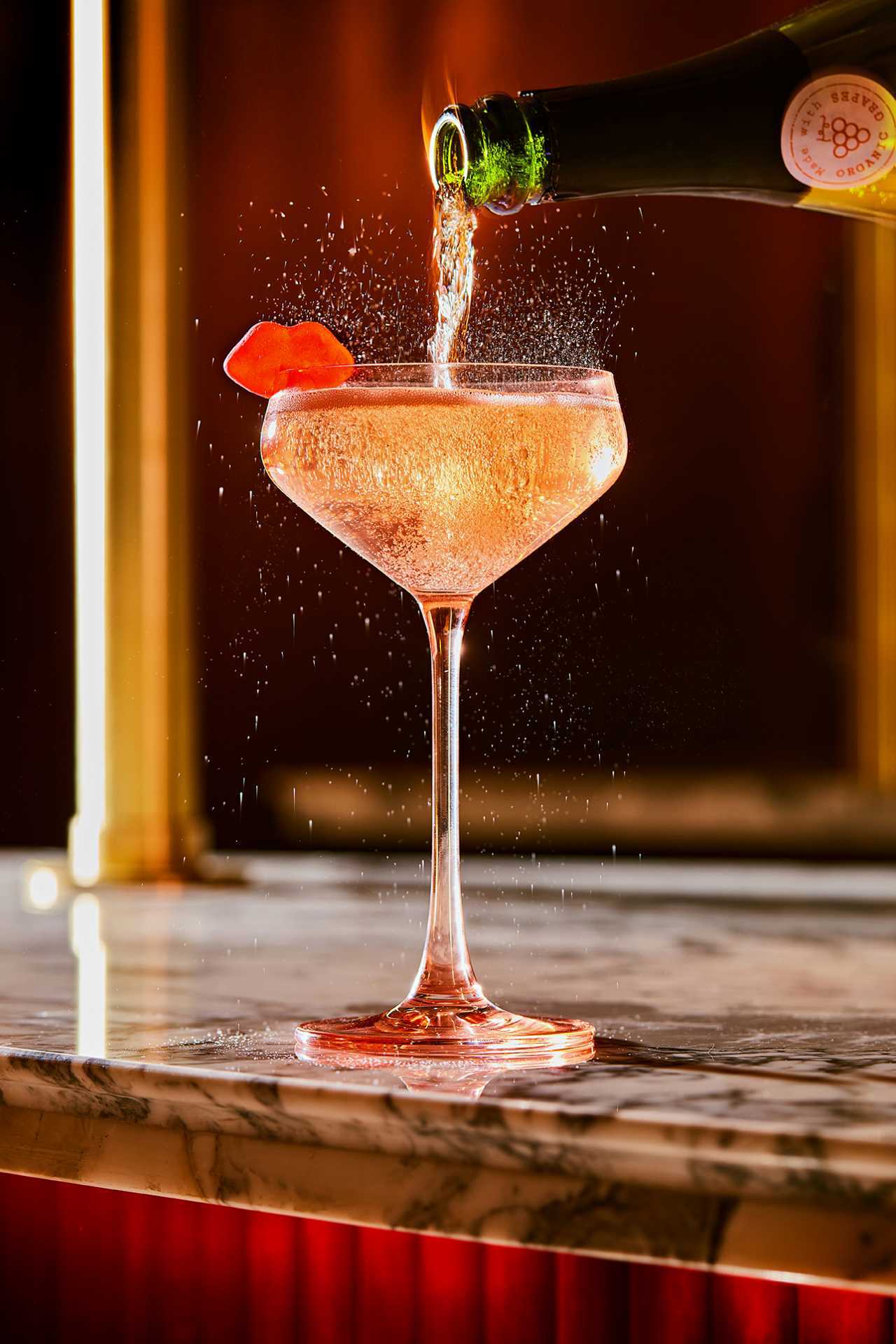 Frenchy Toronto | The Frenchy 75, with Tanqueray, hibiscus, lemon and champagne