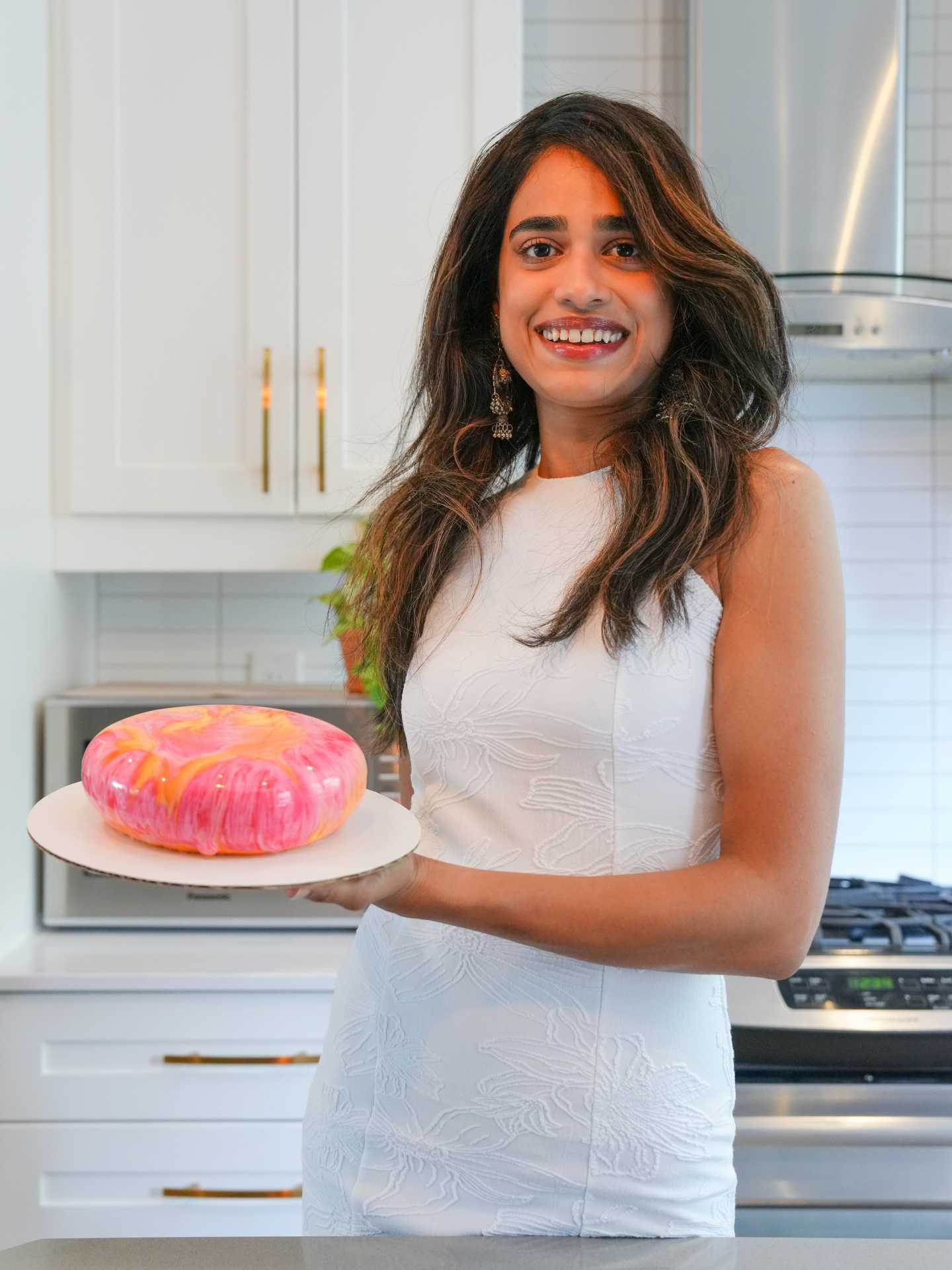 Rochelle DeSouza holding a cake from Pretty Little Layers