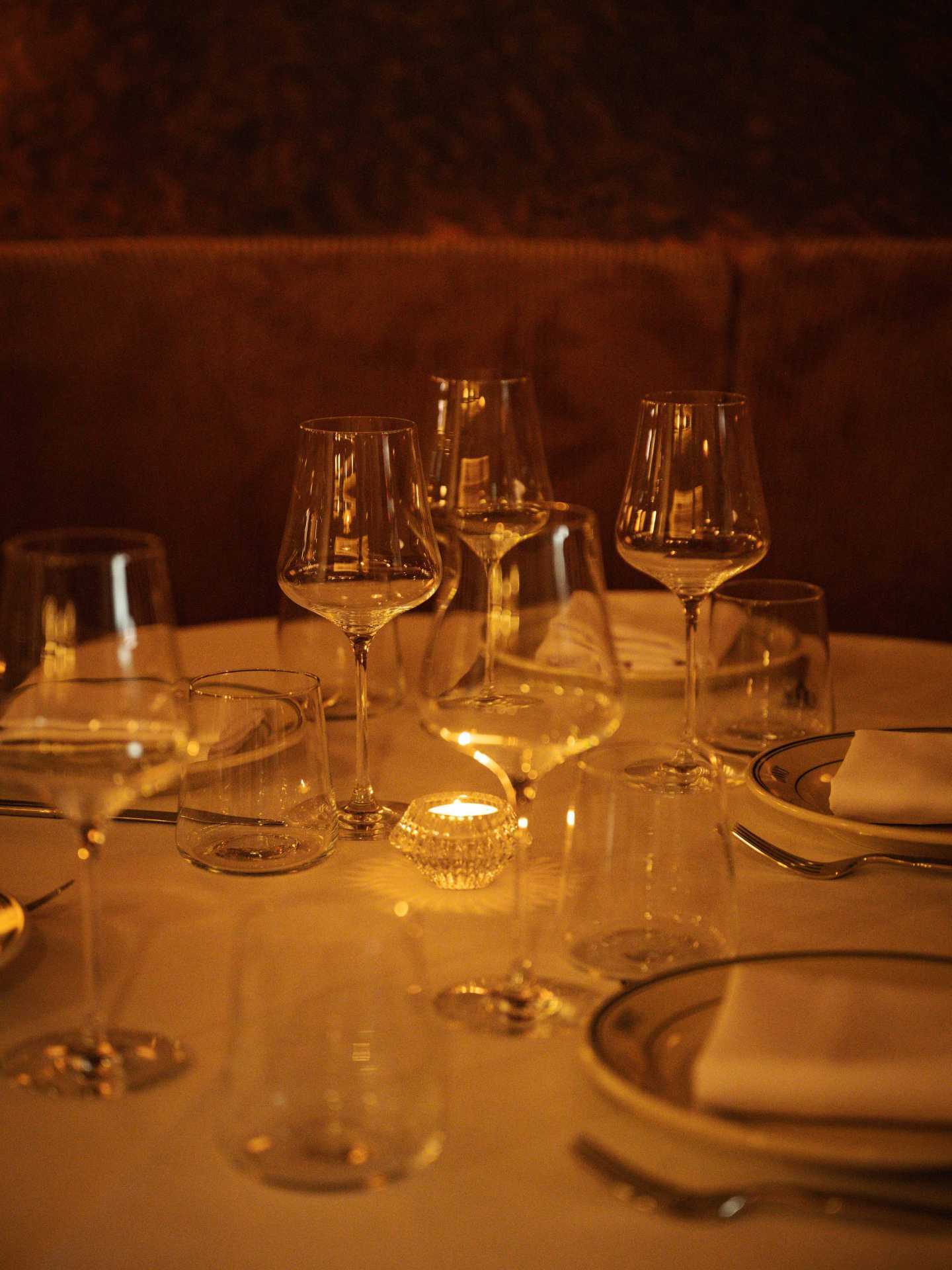 The most romantic restaurants in Toronto | Wine glasses at Linny's