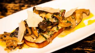 restaurant review: cucci, mushrooms on toast