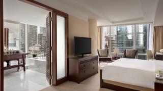 The best Toronto hotels for a staycation | Suite at The Shangri-La hotel