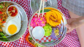 Must-try picnic baskets from Toronto restaurants | Mango sticky rice from Jatujak