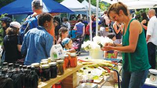 The freshest farmers’ markets in Toronto | People shop at the Dufferin Grove Farmers’ Market