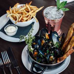 Mussels and fries at Pink Sky