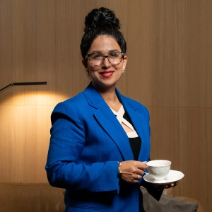 Hoda Paripoush holding tea