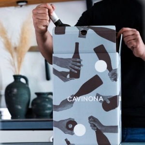 Foodie gift ideas | Opening a Cavinona Wine box