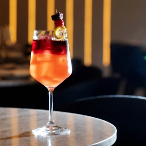 Sparkling wine and champagne cocktails for New Year's Eve