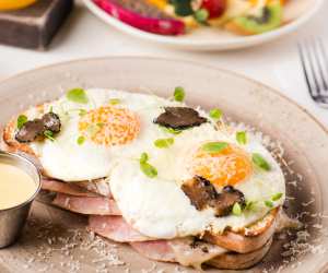 White vs brown Eggs | Croque Madame at OEB Breakfast Co.