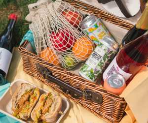 Delicious picnic food ideas | A picnic basket to-go from GIA