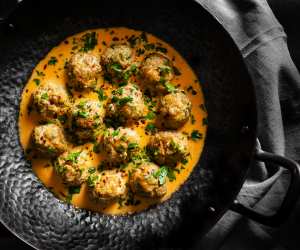 Quick dinner ideas | Quick dinner ideas | Red Curry Turkey Meatballs with Thai Peanut Sauce
