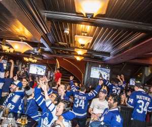 Best sports bars in Toronto | Maple Leafs fans cheering at The Pint