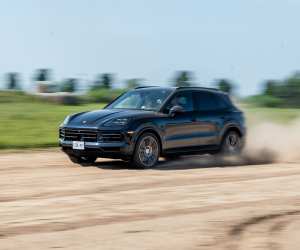 A black Porsche Cayenne