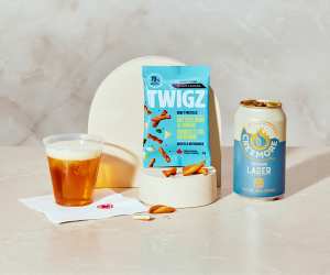 Creemore Springs Brewery on Air Canada | Creemoore Springs Premium Lager and Twigz pretzels, which are now complimentary on many Air Canada flights