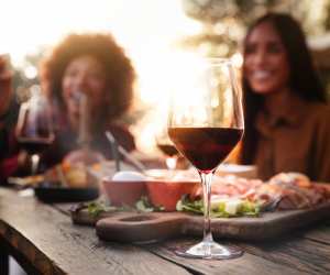 Barbecue drinks | A glass of wine on a table at a barbecue